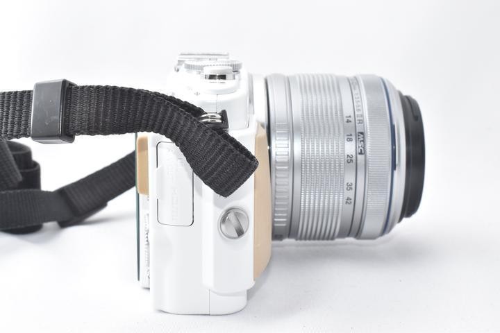 OLYMPUS PEN Lite E-PL5 ホワイト　レンズキット Amazon | OLYMPUS ミラーレス一眼 PEN Lite E-PL5 ダブルズーム