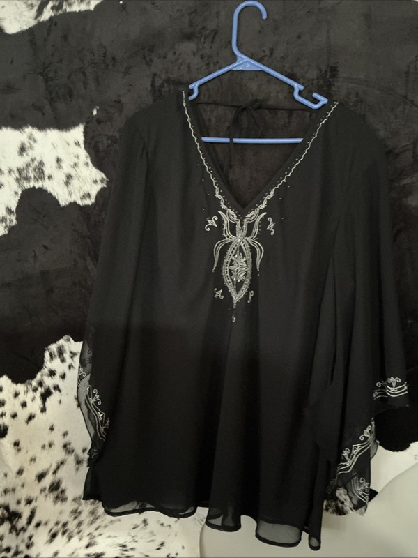 Millennium Blouse Size 18 Silver Stitch Detail, Gorgeous Detail, Flowy, Boho 