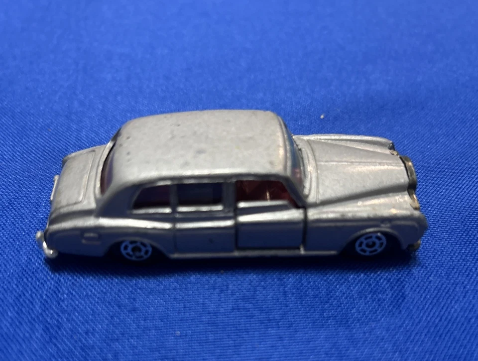 Yat Ming 1970 Rolls Royce Phantom VI Diecast Car 1/64 Gray Silver 060424WT-M - Image 2 of 4