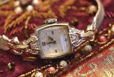 Stunning Vintage Lady Hamilton Diamond and 14k White Gold 19 Jewels Watch 