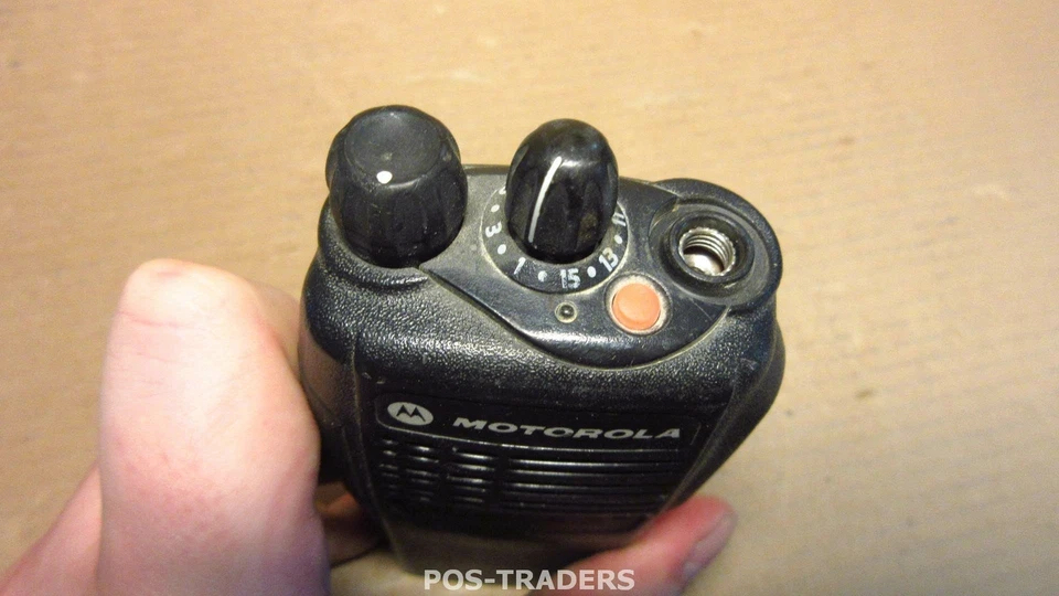 MOTOROLA GP340 PW302C analogue  TWO-WAY PORTABLE RADIO - EXCL BATTERYS - Bild 2 von 3