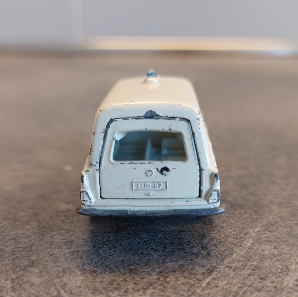 Matchbox Superfast N. 3 Mercedes Benz Ambulance Binz  England 1970 Lesney - Immagine 4 di 4