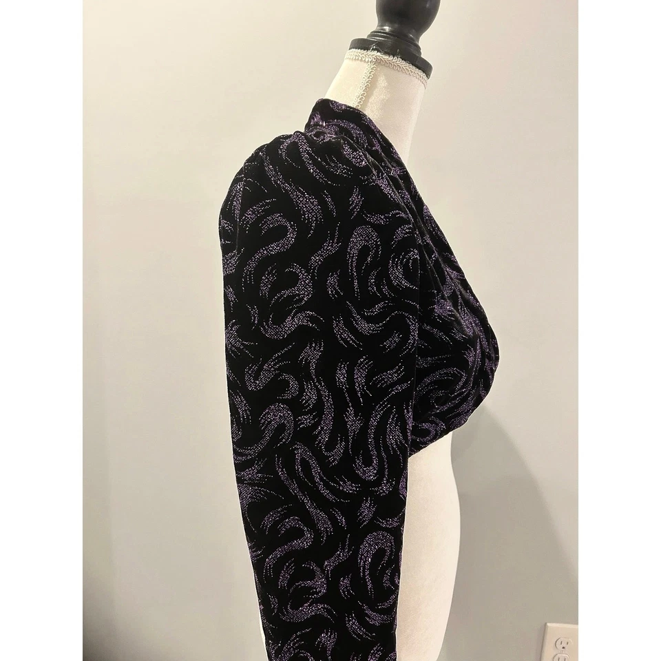 Chaqueta Bolero Corta Vintage Años 80 Terciopelo Negro Púrpura Brillante Manga Abullonada Talla Pequeña Foto 2 de 4