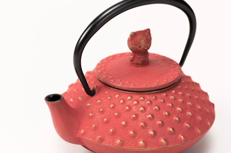 Iwachu Nambu Tekki Cast Iron Teapot 320ml Hello Kitty Gold Wine Red 50013 - Image 3 of 3