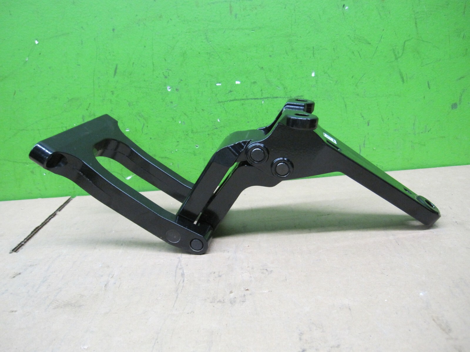 2015-18 BENTLEY BENTAYGA OEM FRONT LEFT STEP BRACKET 36A071777