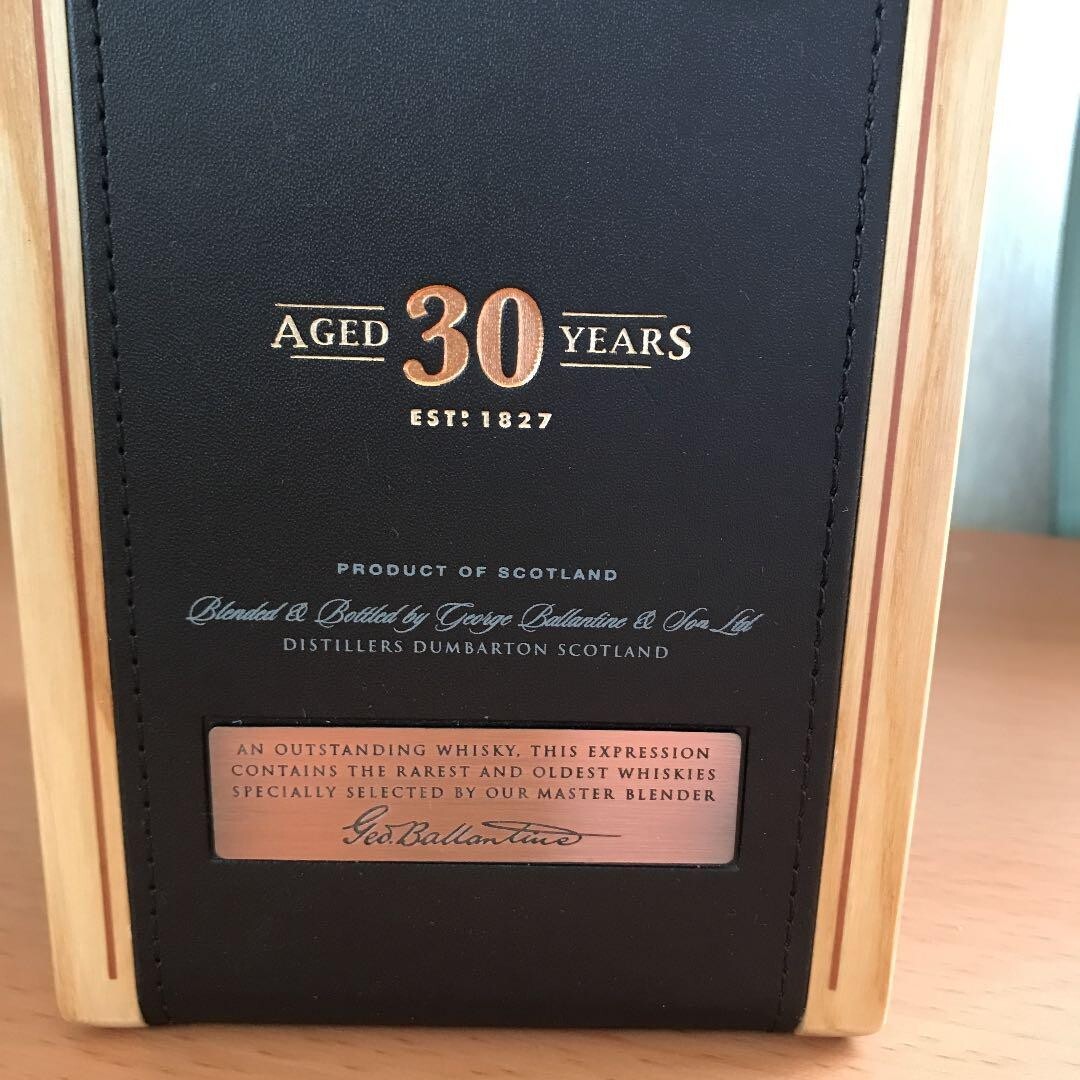 RARE Ballantine's Scotch Whiskey Aged 30 Years Empty wooden box EX