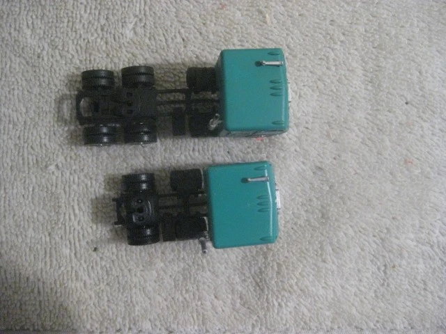 Athearn HO Time-DC 2 Freightliner tractors only blue box 5504 Assembled New - Image 4 of 4