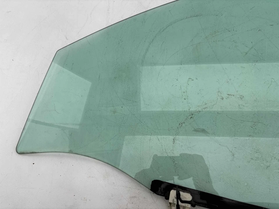 2009 - 2017 Chevrolet Traverse Front Left Driver Side Door Window Glass OEM - Image 2 of 4