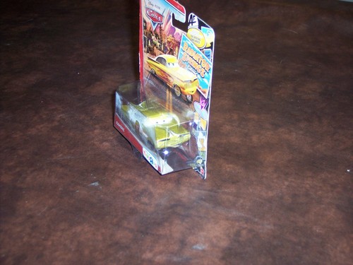 DISNEY - PIXAR - CARS - GOLD RAMONE - TOYS R US ECLUSIVE - RADIATOR SPRIGS - NEW - Picture 2 of 11