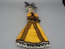 Poupée régionale 28 cm