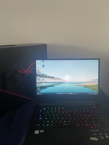 Asus Strix Scar 3 G531GW-DB76 I7-9750H RTX 2070 240 Hz Gaming Laptop