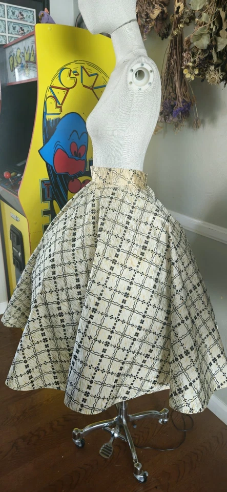 Falda circular vintage 1950 fruncida como está Foto 3 de 4
