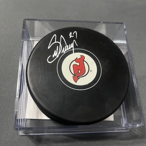Scott Niedermayer Signed New Jersey Devils Logo Hockey Puck - (SCHWARTZ COA)