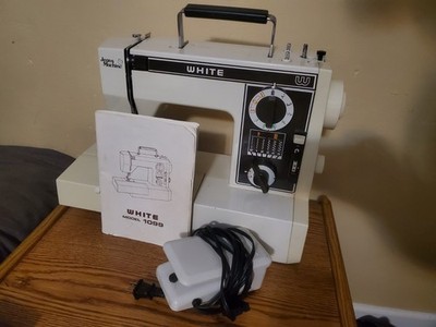 WHITE MODEL 1088 PRECISION ZIG ZAG JEANS MACHINE SEWING MACHINE w/CASE - WORKING