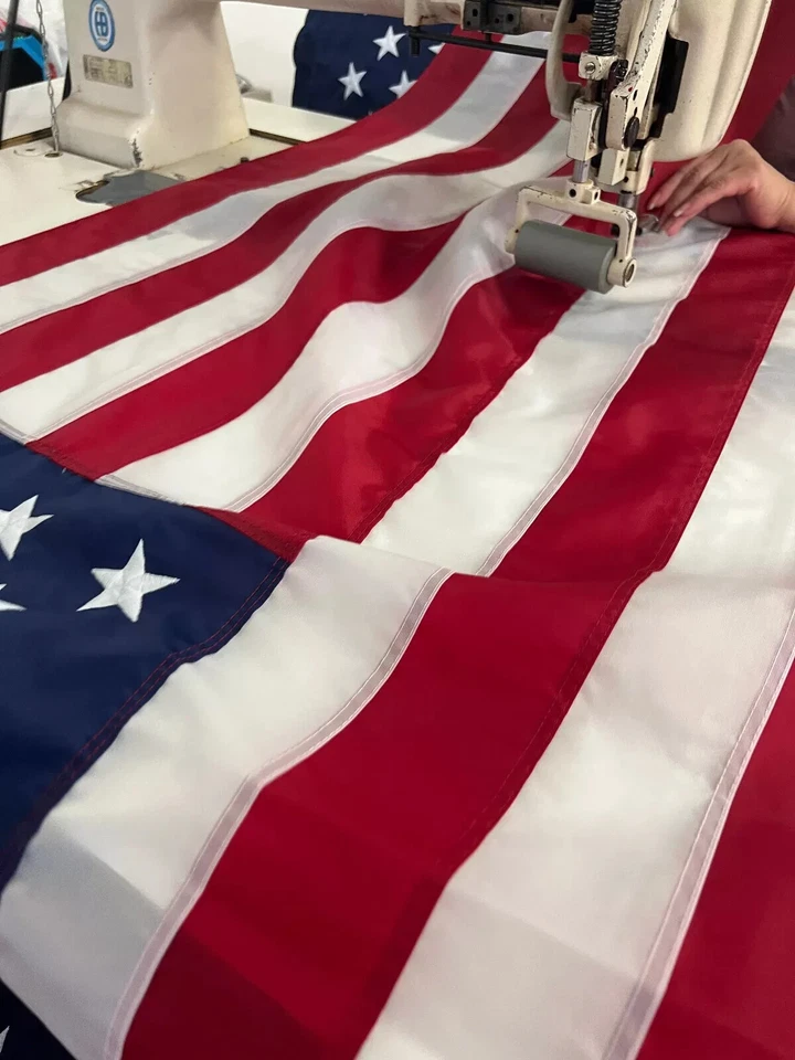 Bandera de Estados Unidos comercial hecha en poliéster 6x10 pies de lujo cosida a mano resistente al viento Foto 3 de 3