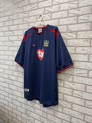 Garish : Sortie du troisième maillot de Portsmouth 24-25 - Footy