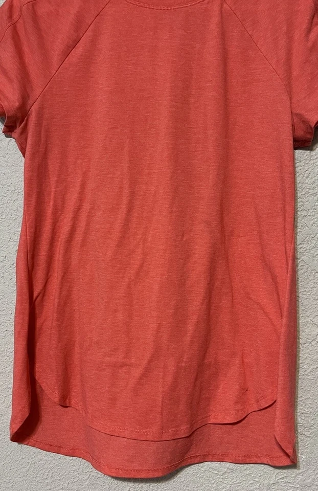 Pullover de entrenamiento de manga corta Avia para mujer color seda coral talla mediana 8-10 Foto 3 de 4
