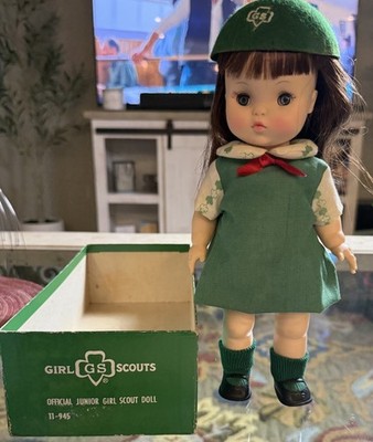 Vintage 1961 UNEEDA 8 GIRL SCOUT DOLL-COMPLETE UNIFORM In BOX #11-945