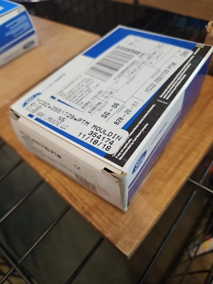 Cubierta de moldura de esquina de techo Ford F250 F350 Super Duty OEM nuevos controladores genuinos LH Foto 3 de 4