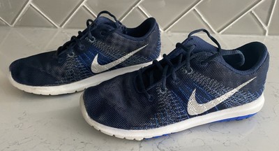 nike navy tennis shoes