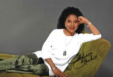 Phylicia Rashad autograph signed 20x30 cm picture