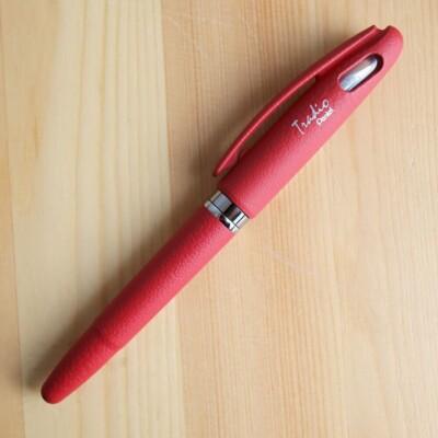 Pentel Tradio  Fountain Pen  Fine Nib  Limited Edition Vermillion Red TRF93B