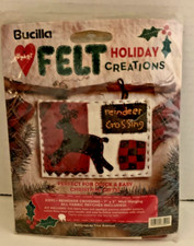 Bucilla Felt Holiday Creations Reindeer Crossing Christmas Mini Wall Hanging Kit