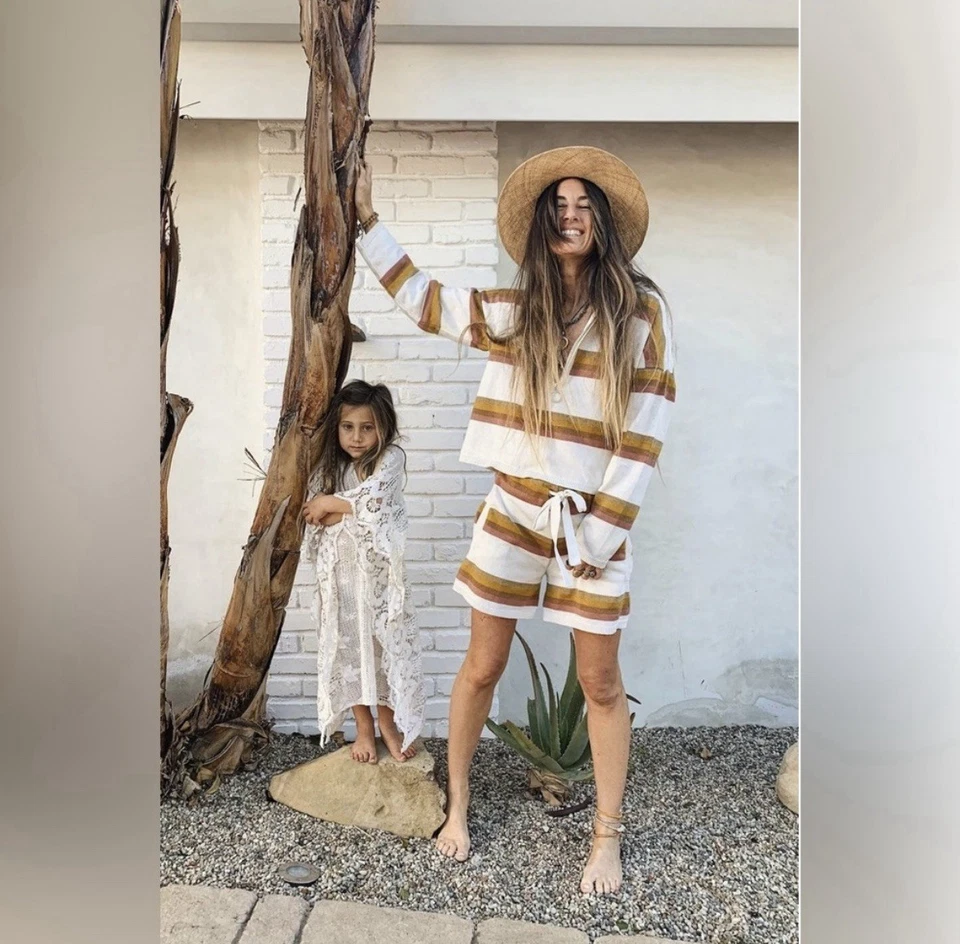 Jen’s Pirate Booty Chill Out Conjunto Pantalones Cortos y Suéter a Rayas Alpinas Suiza Pequeño Foto 4 de 4