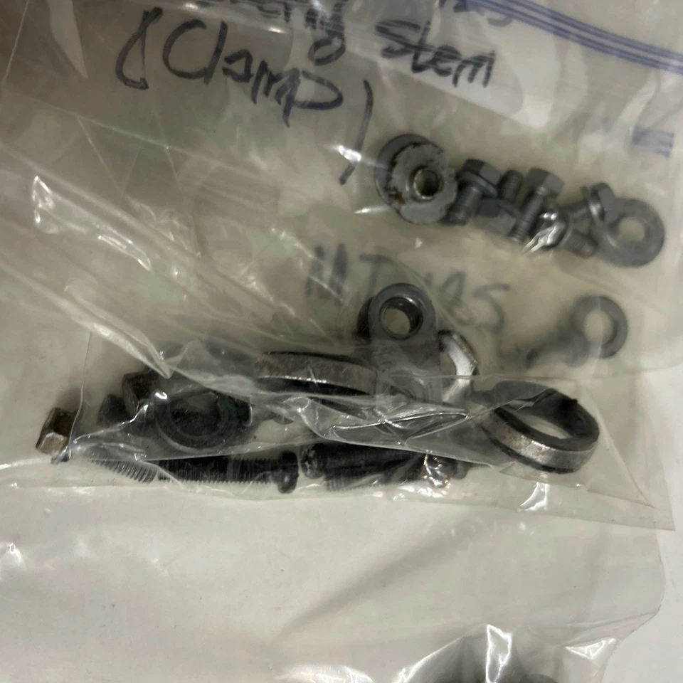 LOTE HONDA MT125 MT 125 PERNO MISC HERRAJES  Foto 3 de 4