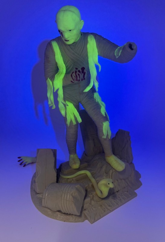 Original Aurora THE MUMMY Glow in the Dark Model Kit