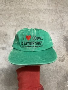 テイラースウィフト　ステラマッカートニー　キャップ　帽子 Stella x Taylor Swift/Black cap | Taylor Swift Wiki | Fandom