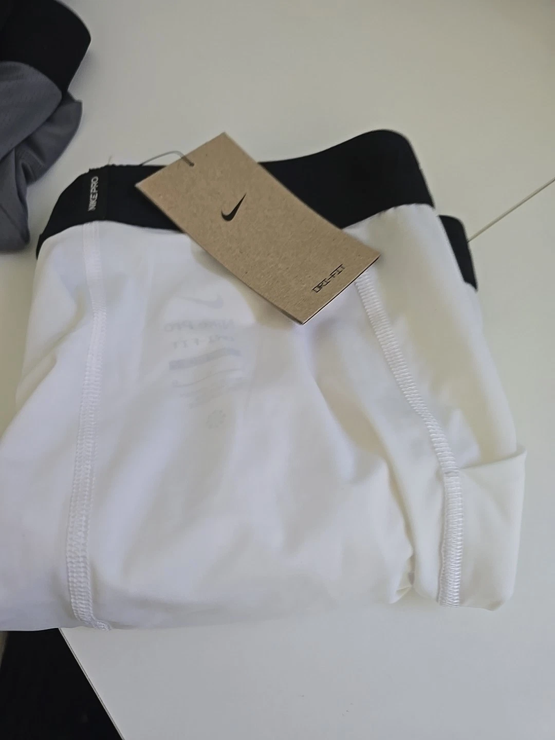 NIke FB7958-100