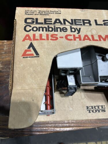 VINTAGE GLEANER L2 ALLIS CHALMERS COMBINE 1/32 AC MIB ERTL - Picture 2 of 4