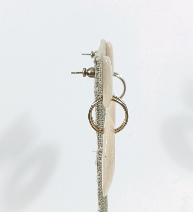 Speckled Plastic Earrings Drop Dangle Mod Circles - image 6