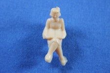 Plasticville O/S - 1619 - Citizen Seated woman - Unpainted 24 diff. available