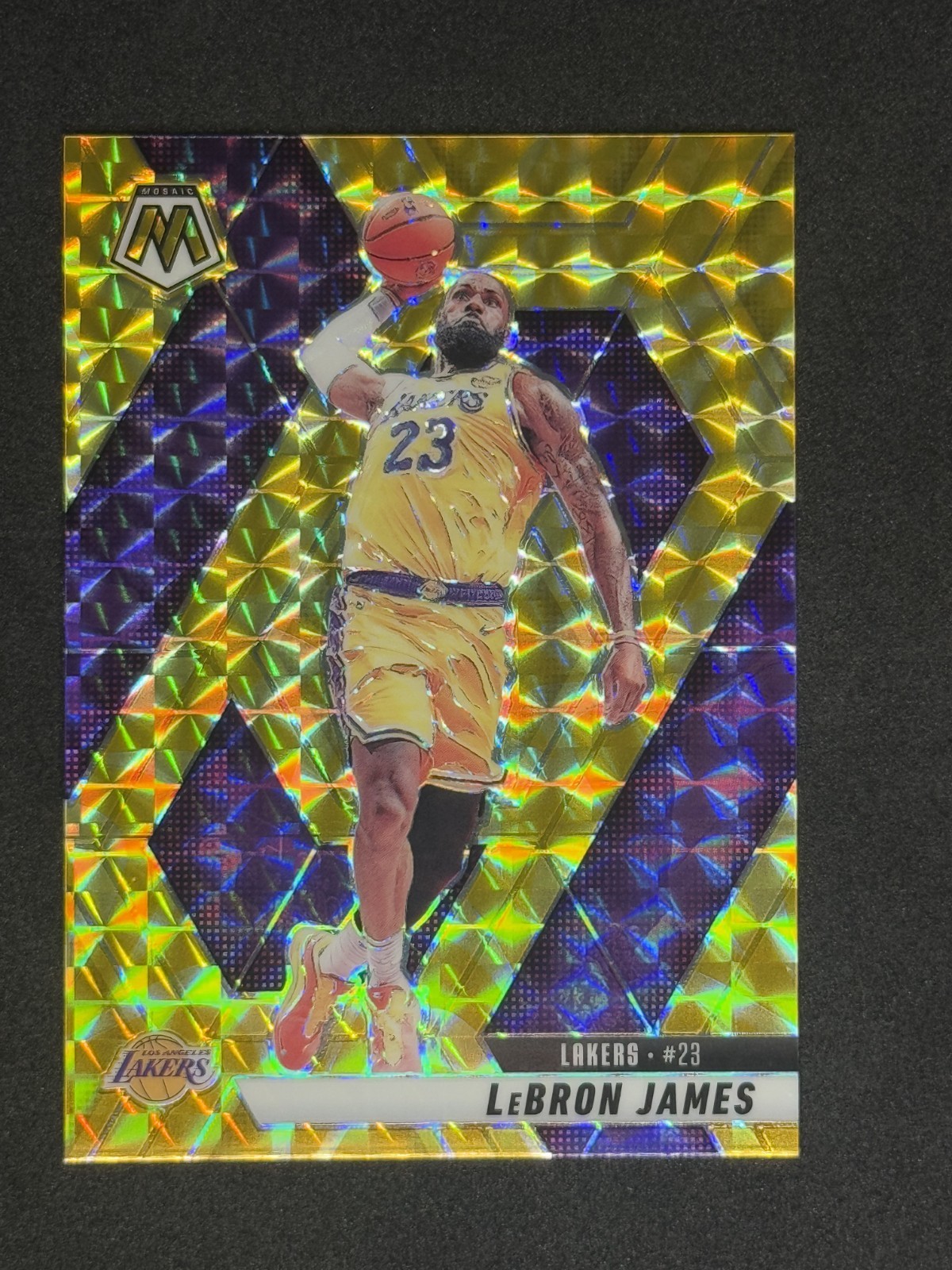 2024-25 Panini Mosaic NBA #180 LeBron James Yellow Reactive Prizm LA Lakers