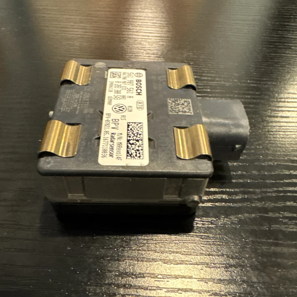 Sensor de radar de control de crucero Volkswagen Passat 2020-2022 OEM #35 Foto 3 de 4