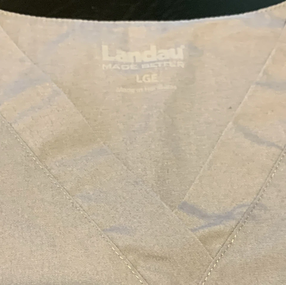 Lote de 2 Uniformes Médicos Landau L Gris y Lavanda Cuello en V Foto 4 de 4