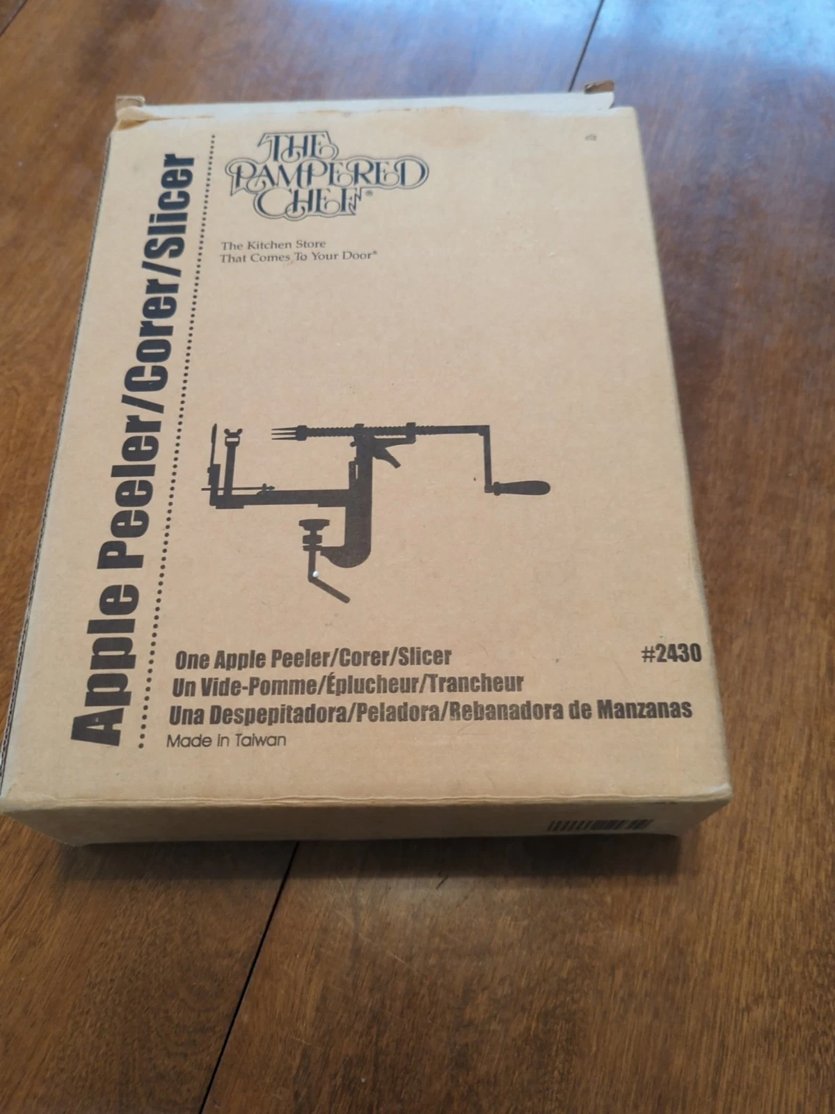 Pampered Chef Apple Peeler/Corer/Slicer Model 2430 Fruit Kitchen Tool with box