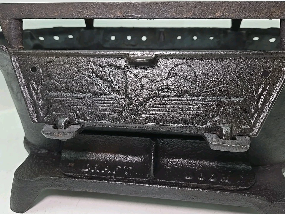 RARO - Parrilla deportiva de hierro fundido Lodge Hibachi Wildlife Duck Series Hecha en EE. UU. Foto 2 de 4