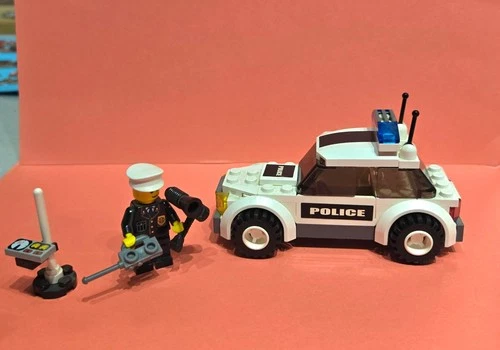 Vintage LEGO CITY: Police Car (7236) 61 pcs used