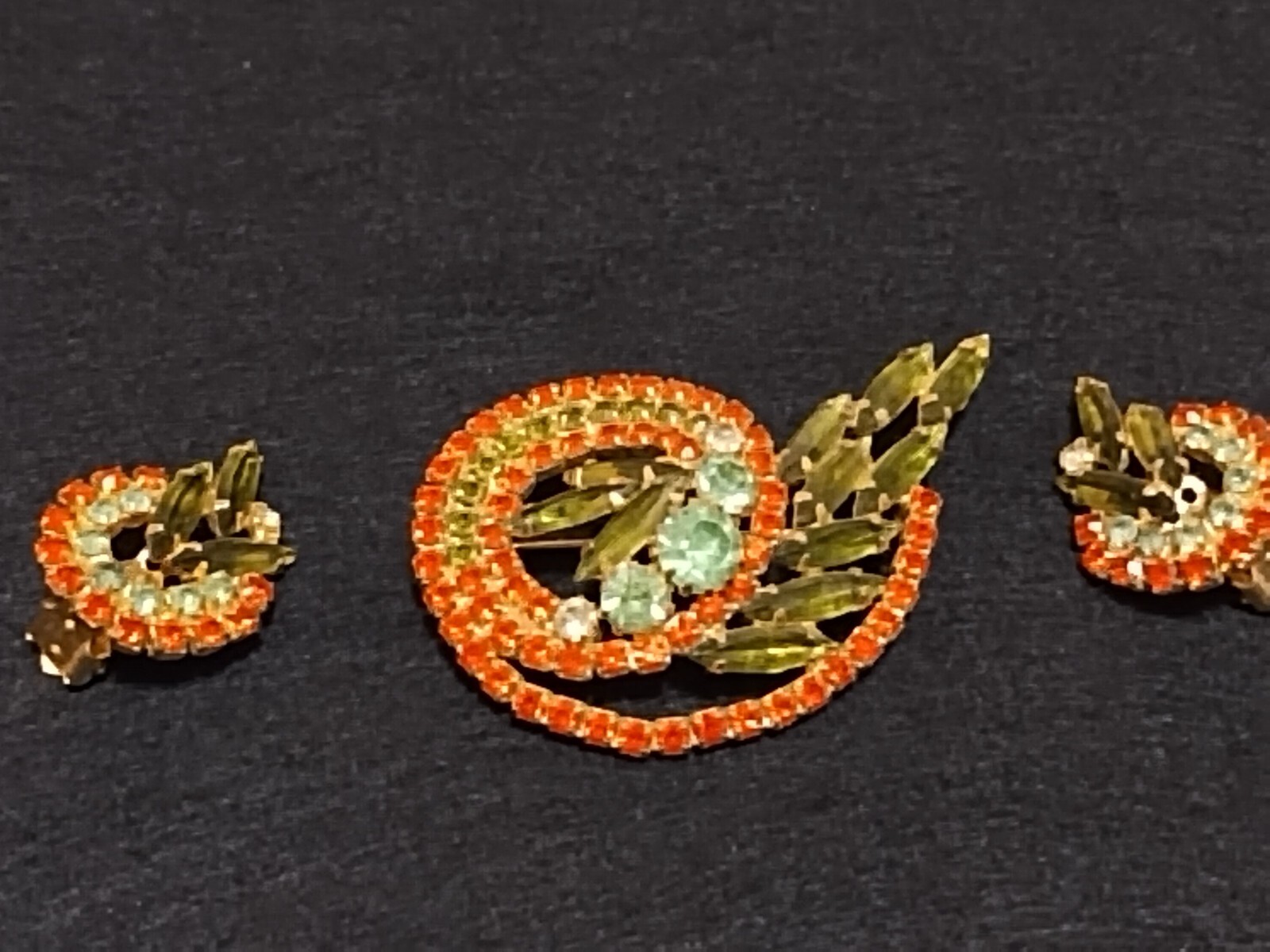 Gift Vintage Brooch Juliana Or Schreiner Clip on eari… - Gem