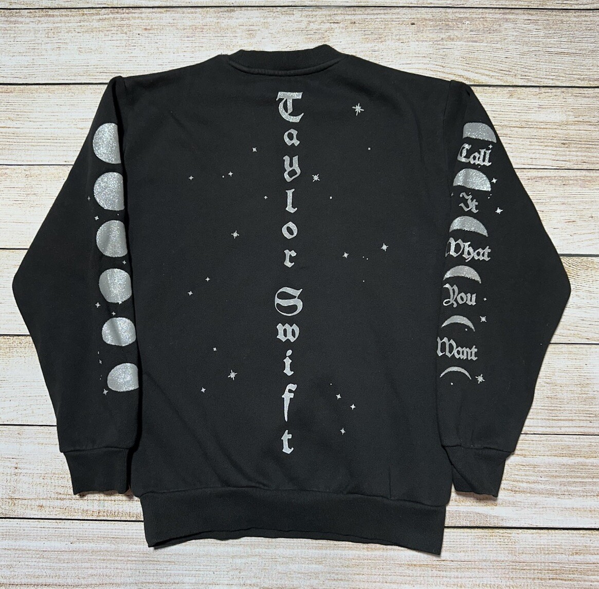 Taylor Swift 日本未発売　トップス　XS/Sサイズ　新品 Taylor Swift Holiday Crewneck Sweatshirt Size X-SMALL Rare