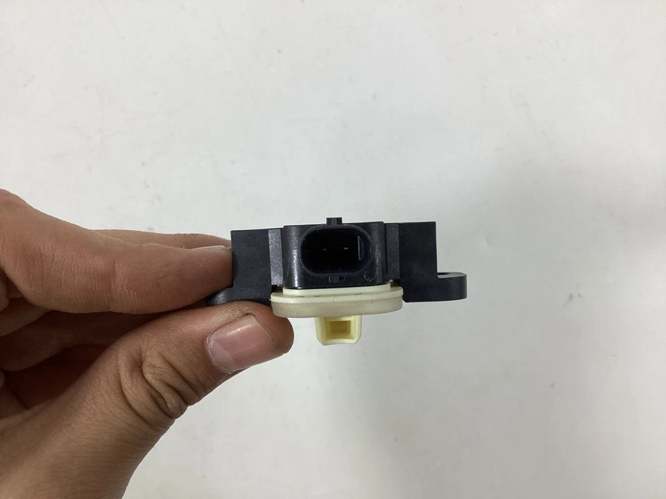 Sensor lateral izquierdo y derecho Mercedes-Benz CLA250 2014-2016 A1668210351 OEM. Foto 3 de 4