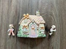 Vintage 1994 Precious Moments Cozy Corners Girl Next Door Figurine Display House
