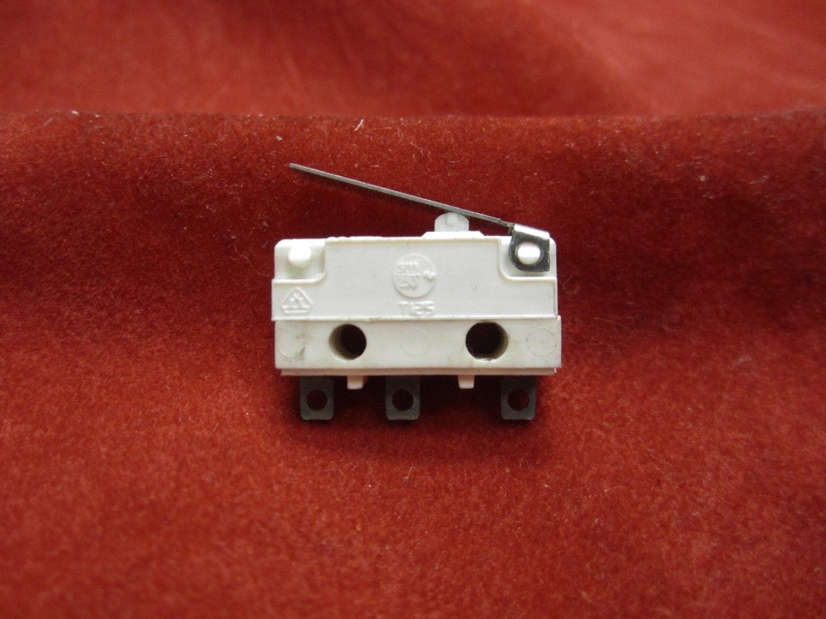 ITW SWITCHES - 19N403L18 - MICRO SWITCH, LEVER, 5A, 250V [624-676
