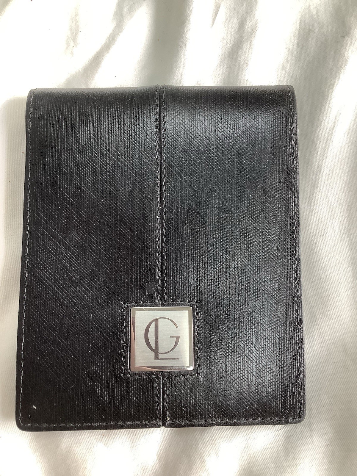 Portatarjetas tipo billetera de cuero negro Guy Laroche nuevo con etiquetas