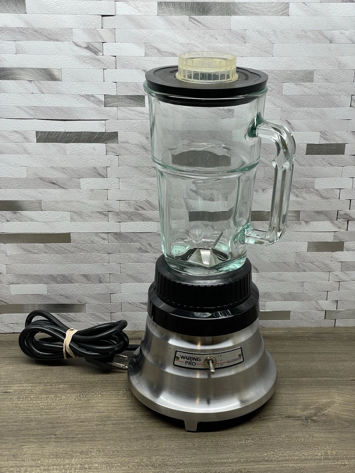 Waring Pro Commercial Blender Model 51BL16 Glass Pitcher 2 Speed Chrome TESTED!
Opens in a new windo