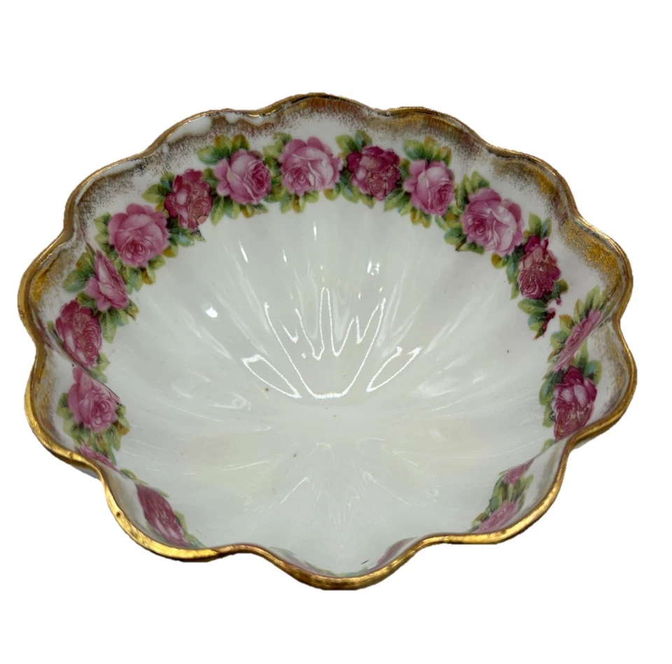 Cuenco vintage bávaro rosa floral con patas doradas borde festoneado Foto 3 de 4