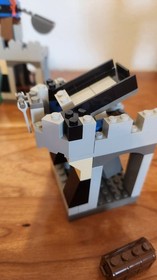 LEGO Castle: Royal Knight's Castle (6090) - Complete with Instructions No Box